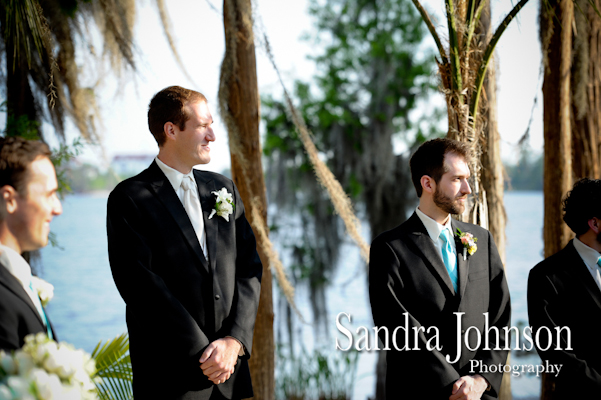Best Lakeside wedding at Paradise Cove in Orlando, Florida - Wedding photographer - Sandra Johnson (SJFoto.com)